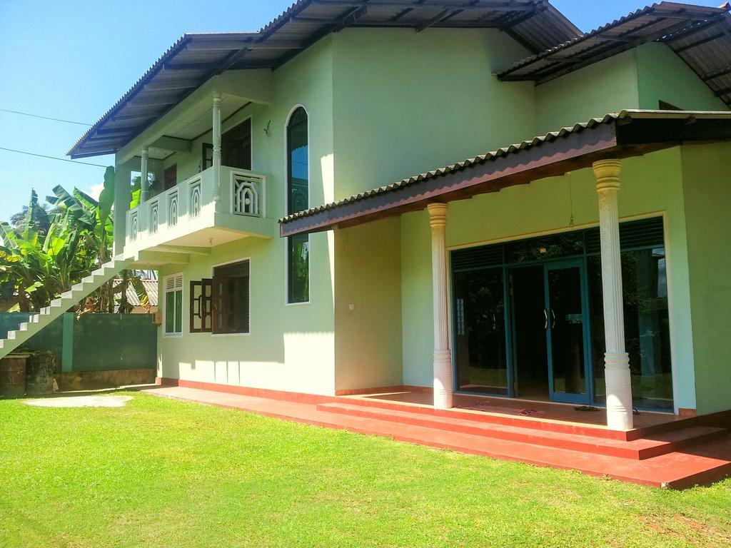 Sunrise Beach Inn Ambalangoda  Exterior photo