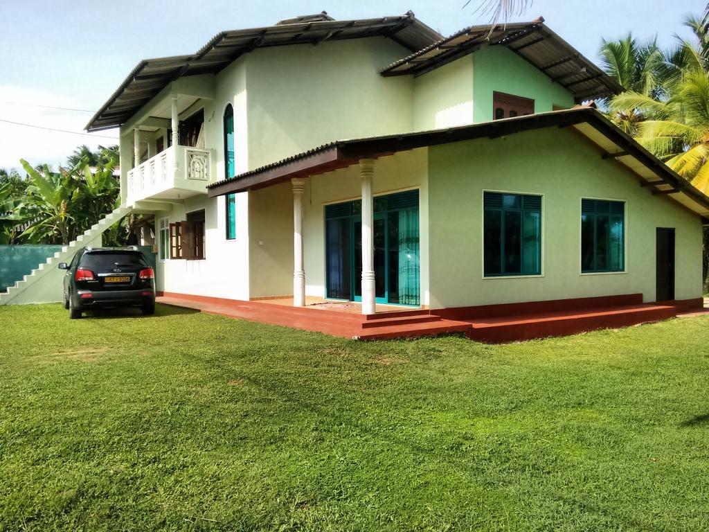 Sunrise Beach Inn Ambalangoda  Exterior photo
