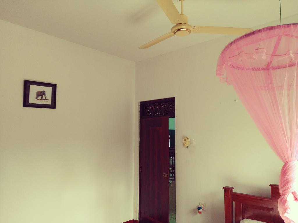Sunrise Beach Inn Ambalangoda  Exterior photo