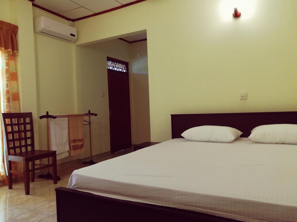 Sunrise Beach Inn Ambalangoda  Exterior photo