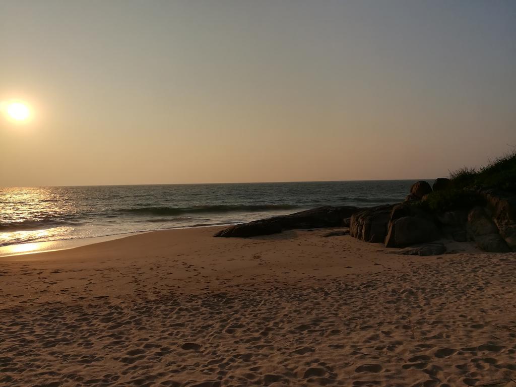Sunrise Beach Inn Ambalangoda  Exterior photo