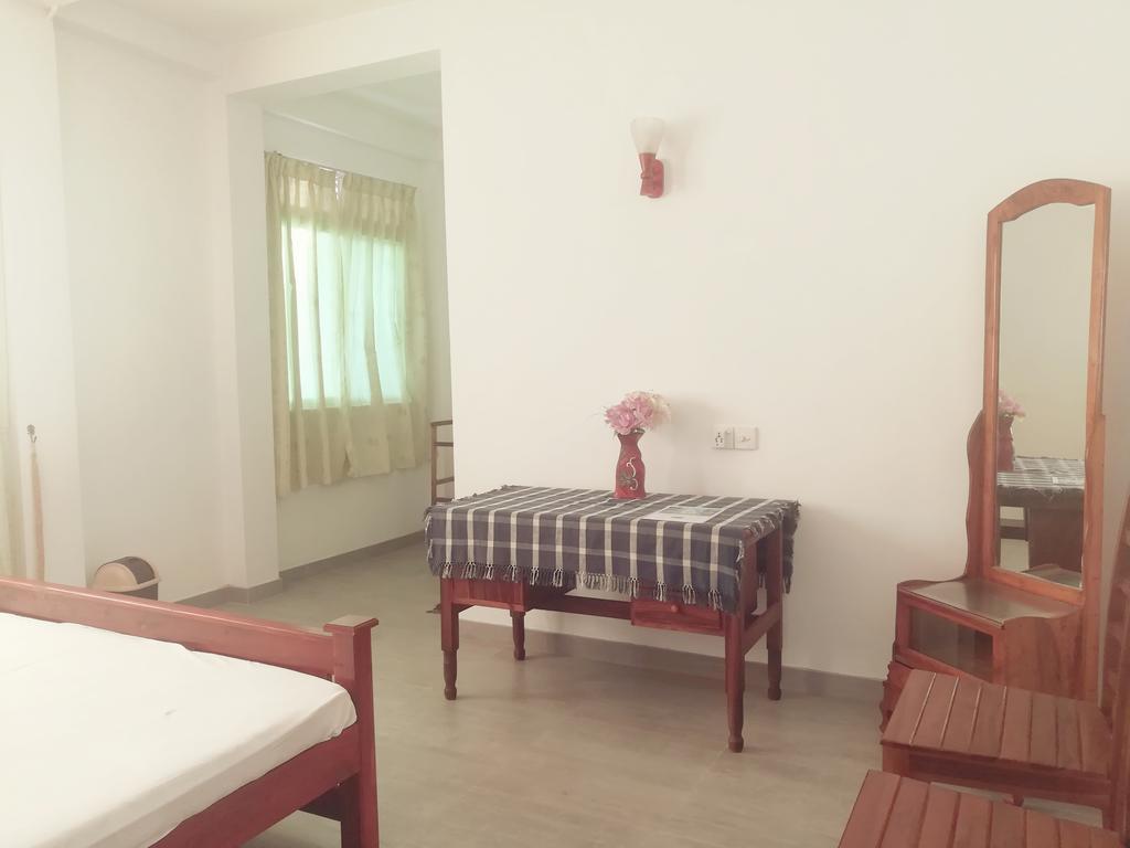 Sunrise Beach Inn Ambalangoda  Exterior photo