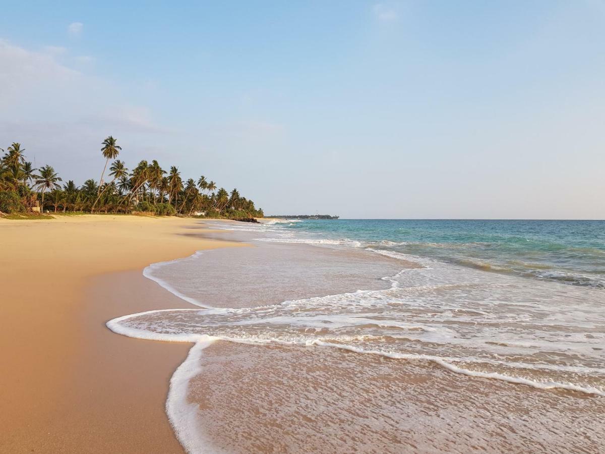 Sunrise Beach Inn Ambalangoda  Exterior photo